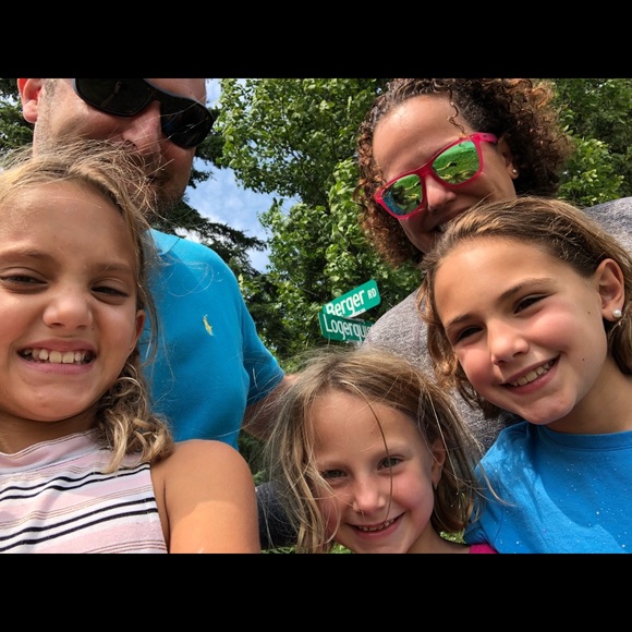 Meet your Posher, Christina - Picture 2 of 3